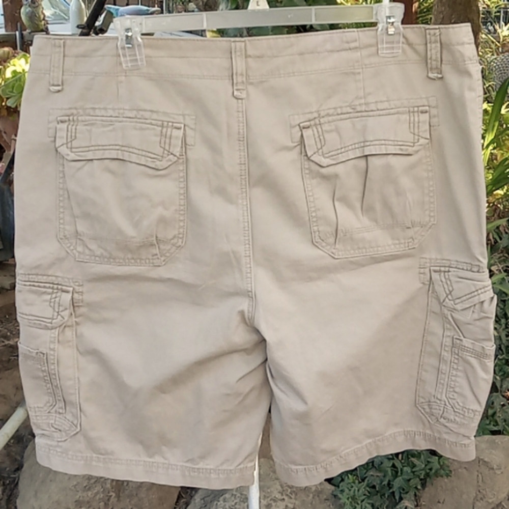 Men's cargo short size 44.tan Unionbay